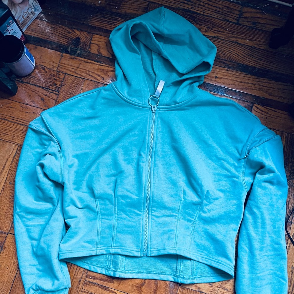 Fabletics x Madeleine Petsch Dakota hoodie
